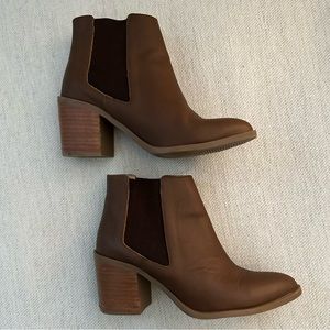 Heeled Chelsea Commuter Boot Chocolate